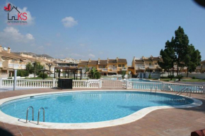Cheerful 2 bedroom home with communal pool